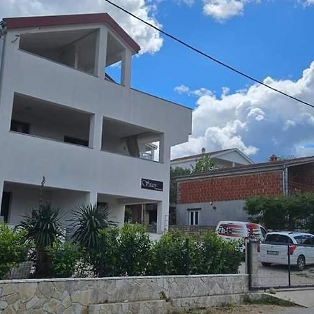 Stars Apartman Gornji Karin Kültér fotó