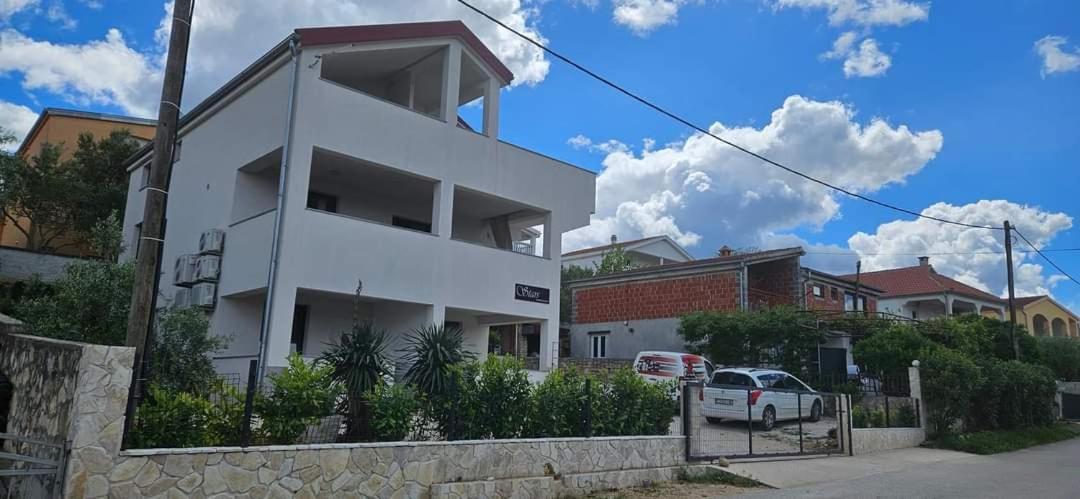 Stars Apartman Gornji Karin Kültér fotó