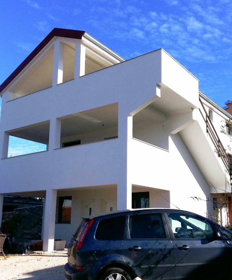 Stars Apartman Gornji Karin Kültér fotó