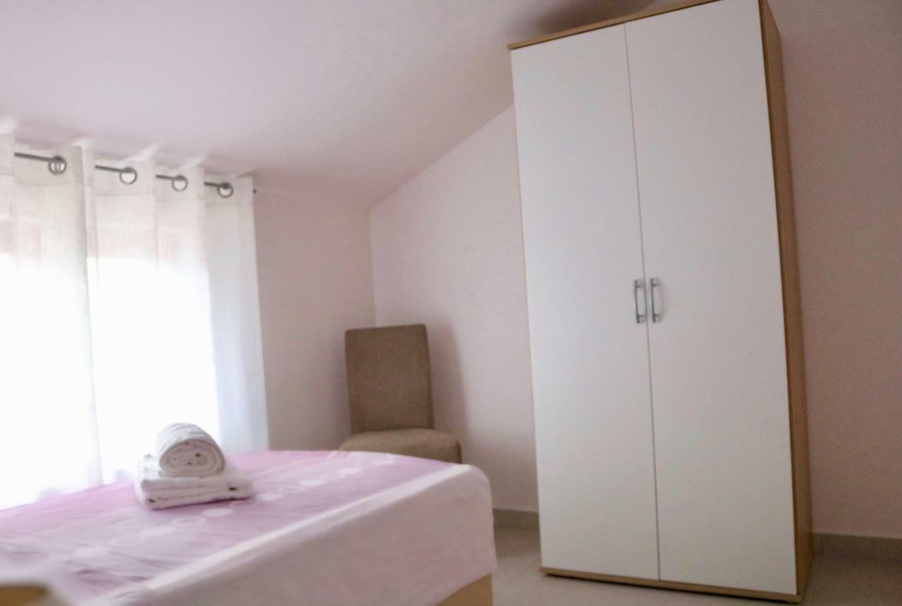 Stars Apartman Gornji Karin Kültér fotó
